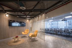 小型loft办公室装潢效果图