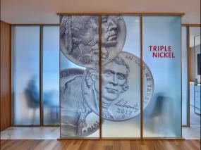 办公室玻璃隔墙装修高清图片