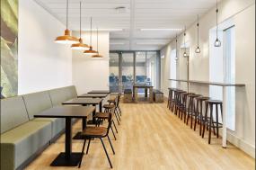 挑高办公室装潢效果图