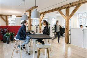 办公室家具装修实景图片