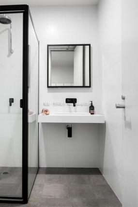 卫生间地砖装修实景图图片