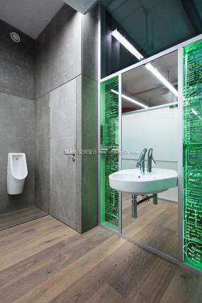 最新公共卫生间装修图片