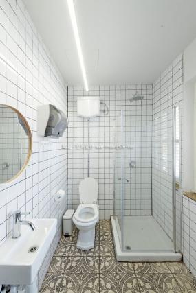 高端卫生间地砖装修图片