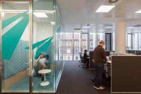 高端磨砂玻璃隔断装修图片