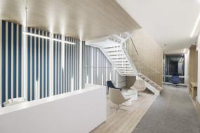 最新矿棉板办公室装修图片