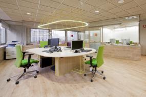 矿棉板吊顶办公室装潢设计效果图片