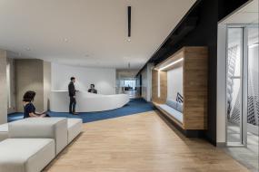 最新办公室成品玻璃隔断装饰实景图