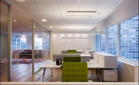 办公室成品玻璃隔断装修高清效果图