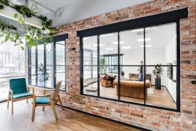 办公室成品玻璃隔断装修效果图