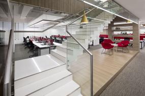 最新高科技公司办公室装饰实景图