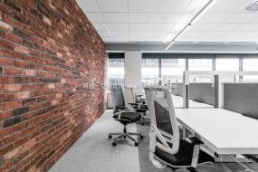 最新简约工业风办公室装饰实景图