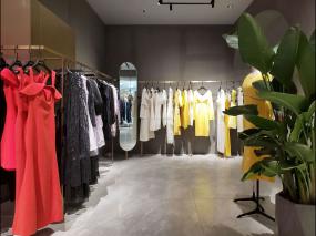 2019年特色服装店装修效果图