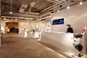 韩国服装店设计装饰图