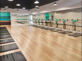 现代简约健身房装潢图片