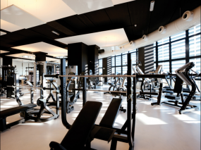 现代简约健身房装修实景图片