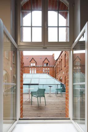 最新上海服装公司设计装饰效果图