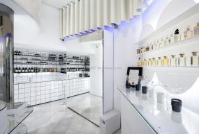 化妆品店装修实物图片