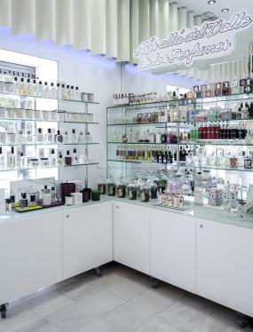 化妆品店装潢效果图片