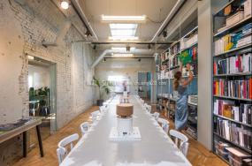 简约工业风格办公室装修实景图片