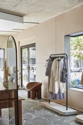 简约风格专卖店装修实景图片