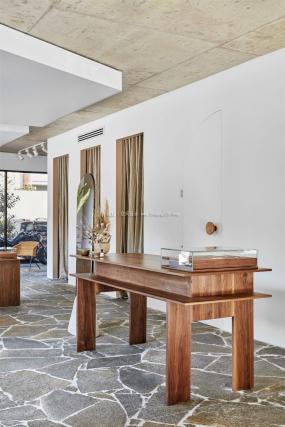 简约风格专卖店装潢效果图