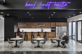 简单大气风格办公室设计装潢图片