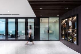 最新现代50平办公室室内吊顶装修效果图片