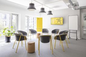 现代办公室装修风格简约办公室吊顶效果图