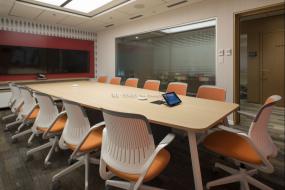 现代办公室布置室内集成吊顶装修效果图