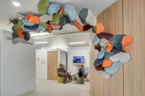 上海专业办公室装修天花吊顶效果图