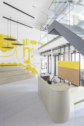 国外大办公室吊顶装修效果图