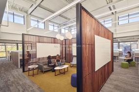 最新现代办公室灯具装修方案效果图欣赏