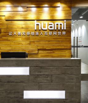 现代时尚大办公室顶面装修效果图