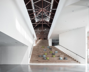 国外科技感办公楼设计