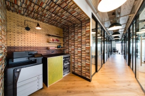 层高5米工业风格办公室装修图片