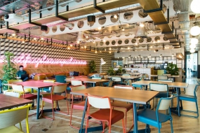 挑高工业风办公空间设计图