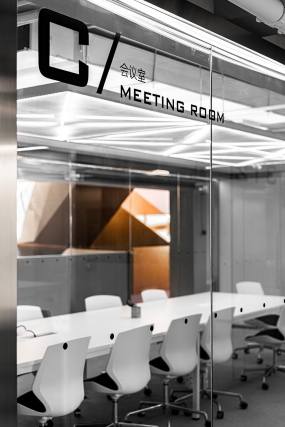 局部工业风办公室装修公司图