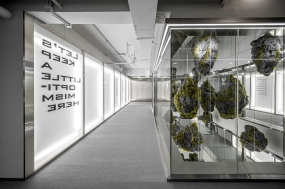 冷工业风格装修办公室图片