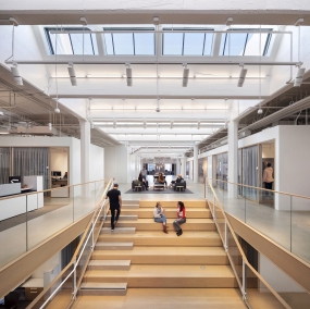 灰色调办公场所装修风格图