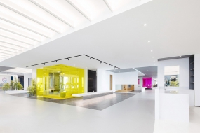 暖色办公室装修图