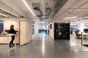 白灰简约风格办公室装修实景图