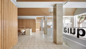 落地窗的办公室装修方案图