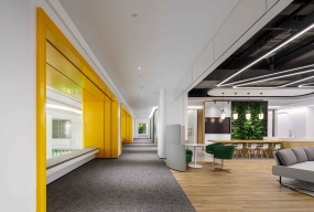 金属风办公室装修图