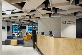 科技感办公室装修风格图