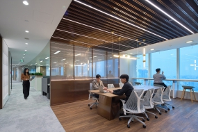 灰色系办公装修实景效果图