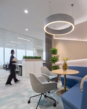 正方形办公室装修图