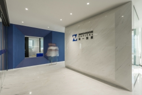 100平挑高办公室装修效果图