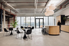 390平米办公装修案例图