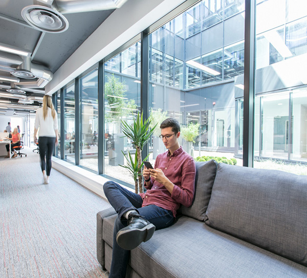 <a href=http://www.cemefempresas.com target=_blank class=infotextkey>办公室装修</a>效果图